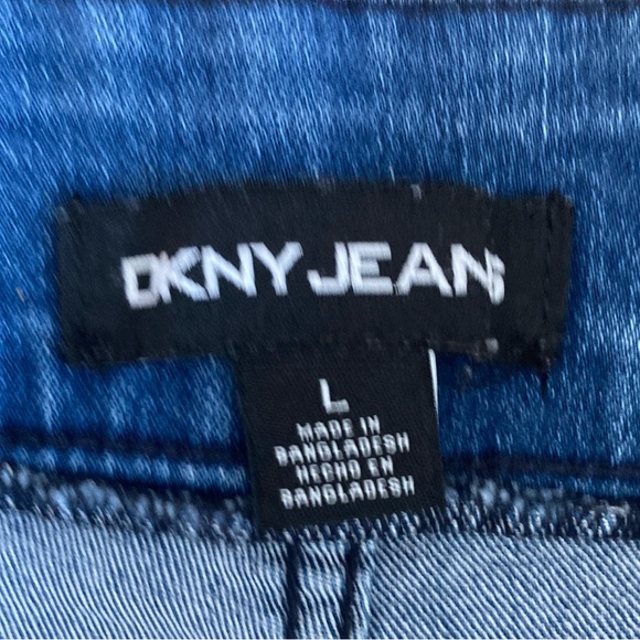 DKNY Jeans Women’s Comfort Stretch Pull-On Bermuda Shorts Size Large EUC - Picture 3 of 3